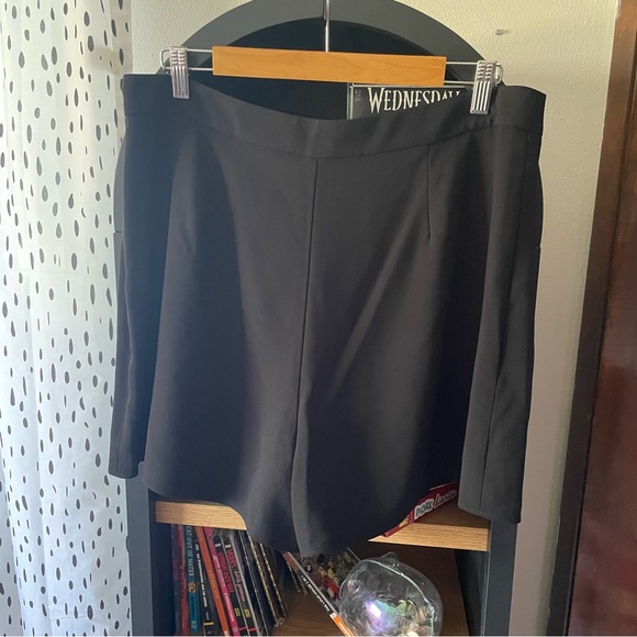 J. Crew NWT black Pleated short in 365 crepe - Picture 3 of 5